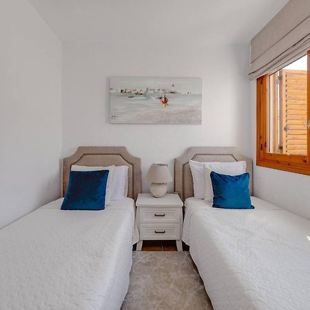 Cb Living - 2 Bedroom Beach Condo, Playa Flamenca โอริอุเอลา ภายนอก รูปภาพ